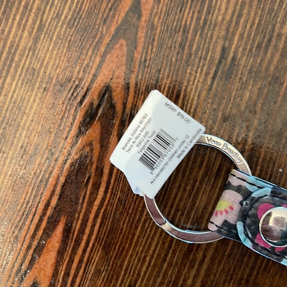 🩶 3/$15 🩶 NWT Vera Bradley Keychain - Picture 3 of 5